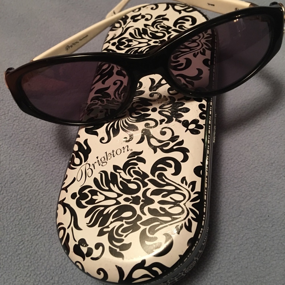 EUC - Cute Black & White “Brighton” Sunglasses 🕶